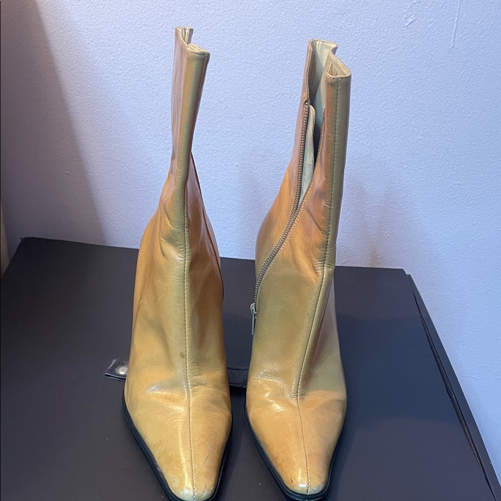 Elegant Tan Leather Women's Boots